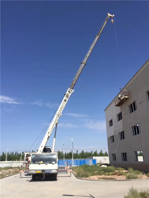 南阳市“轻装强干”—— 吊车的 “轻量化臂架” 技术